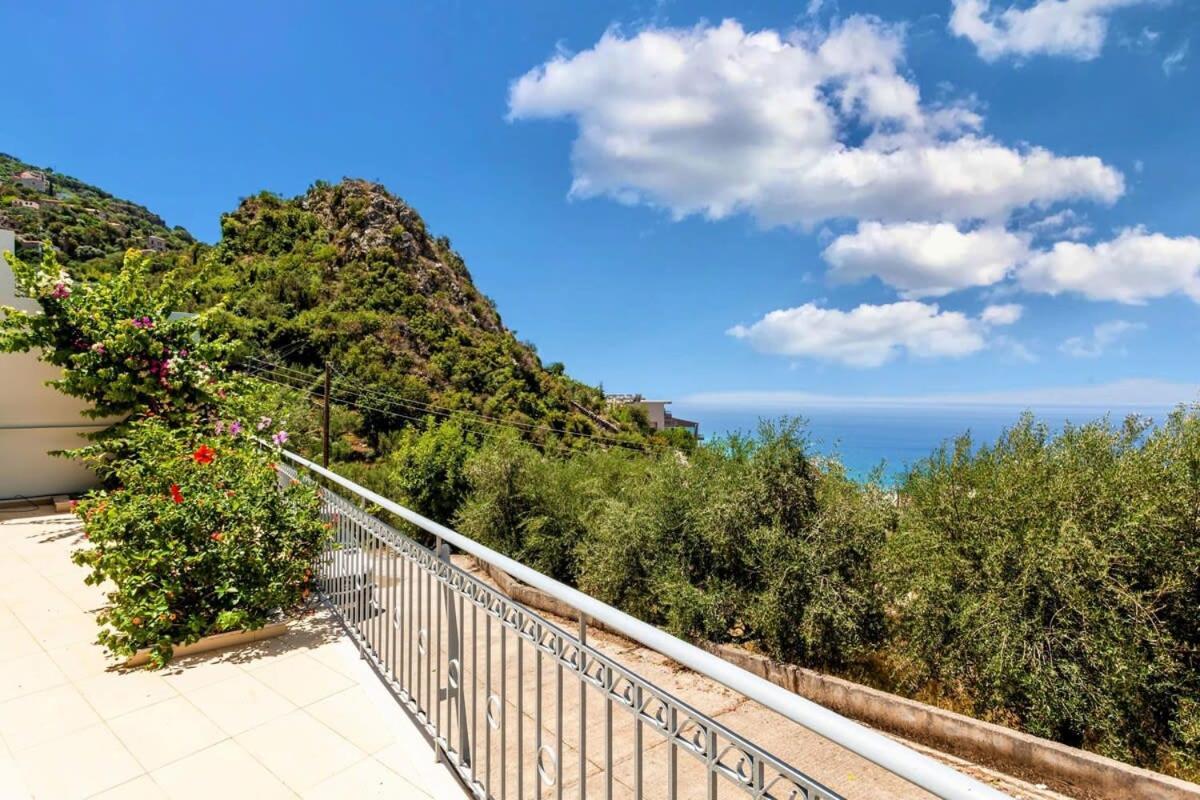 Aigli Fully Equipped Getaway - Seaview Lux Retreat Villa Kalamata Exterior photo